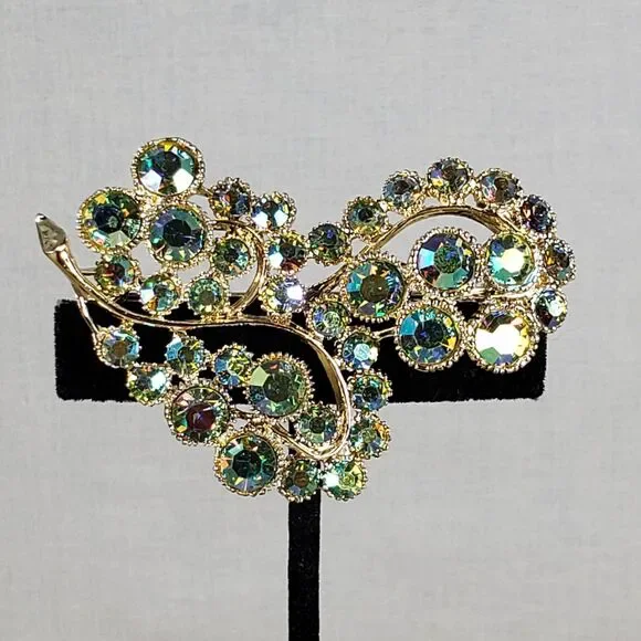 Vintage 1950's Aurora Borealis Iridescent Blues, Greens, Purples Crystal Brooch - Picture 7 of 16